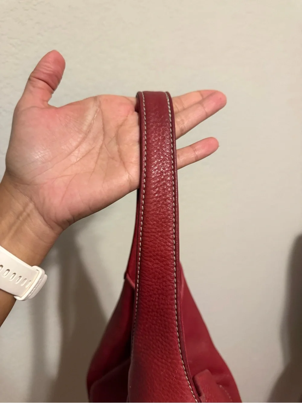Dooney and Bourke Logo Lock Sac Red Leather
